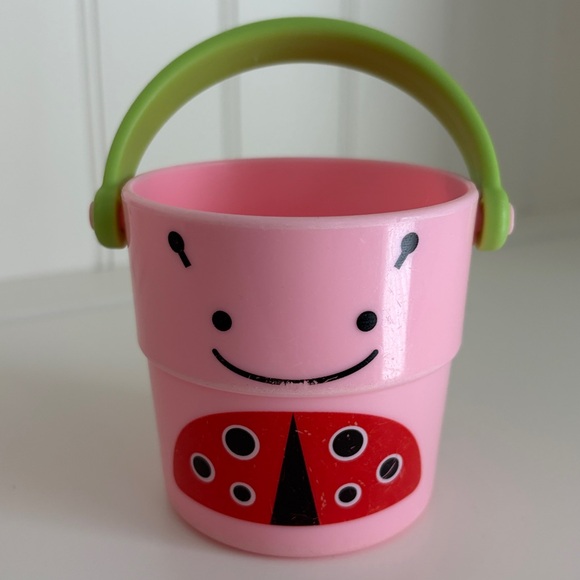 stack & pour buckets bath toy - Picture 4 of 8